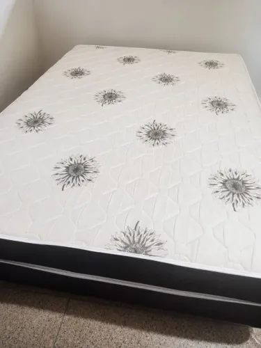 Cama Box Casal Muito Conservada