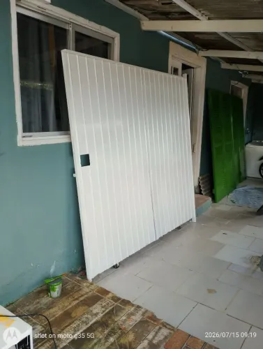 vendo portão de garagem em Chapa de aço galvanizado usado