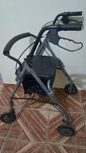 Andador Ortopédico 4 Rodas Dobrável com Assento e Bolsa