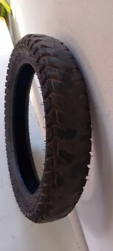 Pneu traseiro da moto crosser 