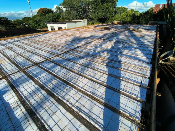 Serviço de carpintaria e ferragem 