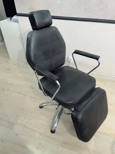 Cadeira de maquiagem reclinável preta
