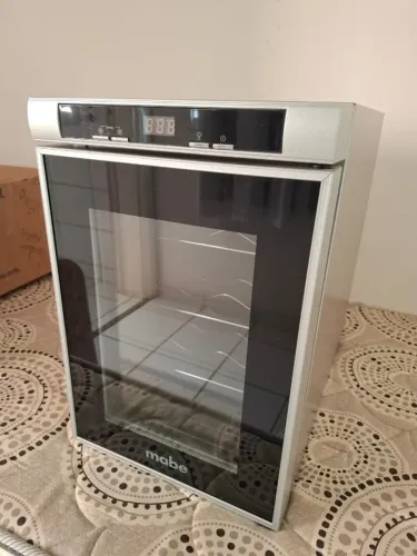 Adega Climatizada Mabe - Compacta | Controle Digital - 220V