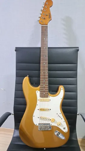 Guitarra Stratocaster Aztec Gold Luthieria