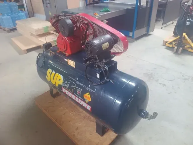 COMPRESSOR DE AR 25 PÉS