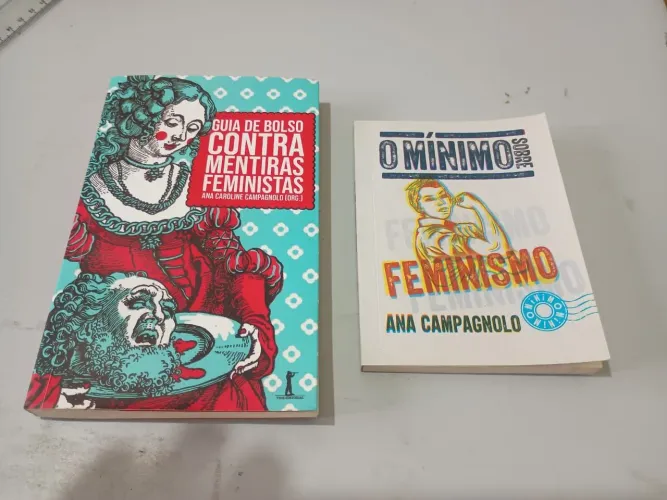 Dois livros de bolso da autora Ana Campagnolo