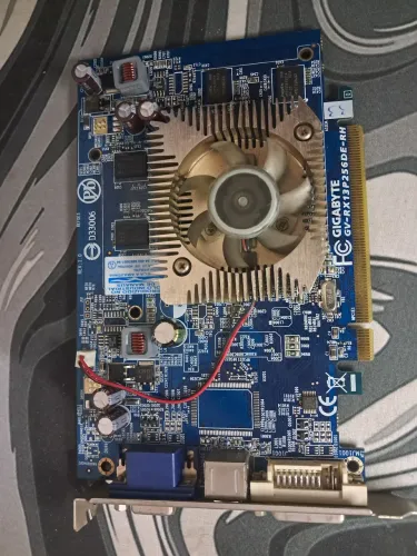 Placa de Vídeo Gigabyte GV-RX13P256DE-RH ATENÇÃO Não está funcionando