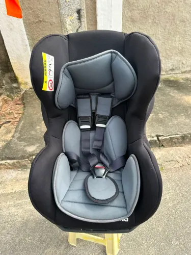 Vendo cadeira para automóvel da marca Nania, indicado 0 a 25kg.