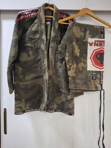 Vendo Kimono jiu-jitsu A2 camuflado
