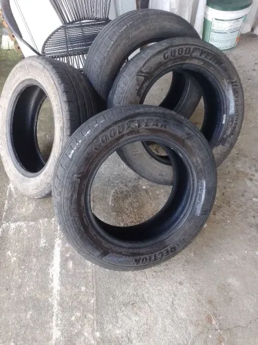 Pneus Goodyear 185 /65/ 15 em bom estado de conservação