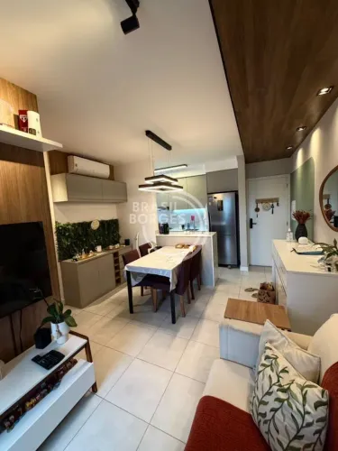 APTO TODO MOBILIADO ED. GARDÊNIA NA ZONA OESTE - 2 DORM. 1 SUITE VARANDA