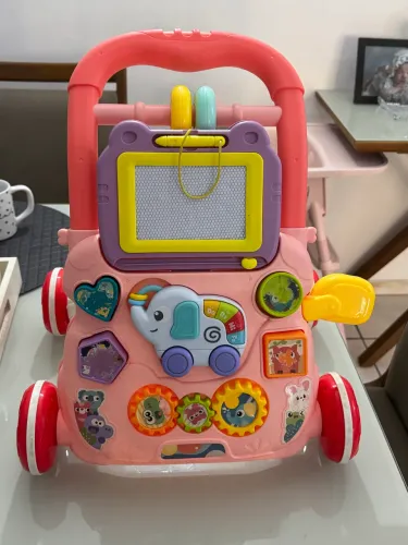 Andador infantil interativo 
