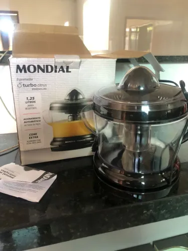 Espremedor de frutas da Mondial 