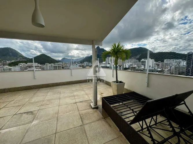 Cobertura duplex de 2 quartos e 2 vagas de garagem