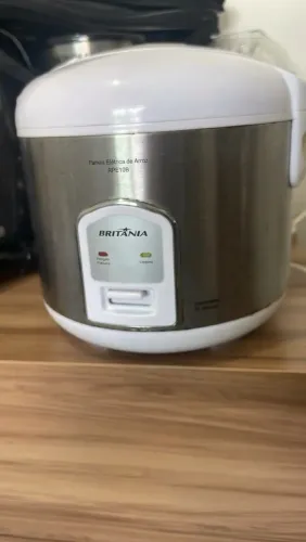 Panela Elétrica de Arroz Britânia BPA10BI Inox - 10 Xícaras