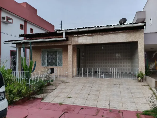 EXCELENTE CADA EM CONDOMÍNIO FECHADO