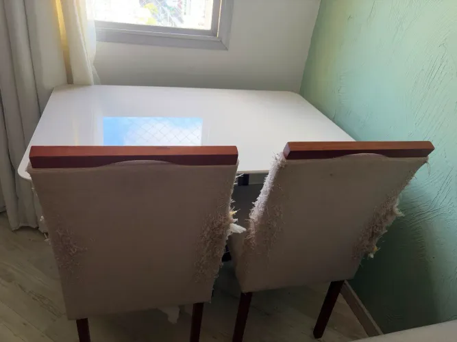 Vende-se mesa de jantar