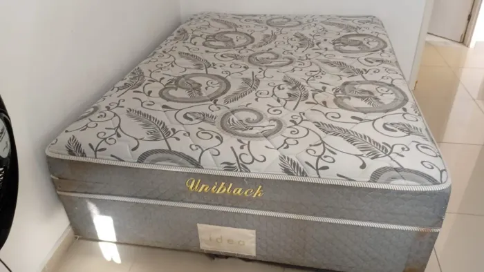 Cama de casal box.