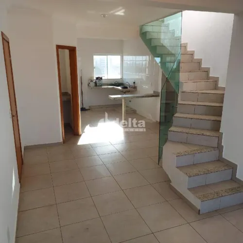 Apartamento em cobertura disponível para venda no bairro Santa Mônica, Uberlândia-MG