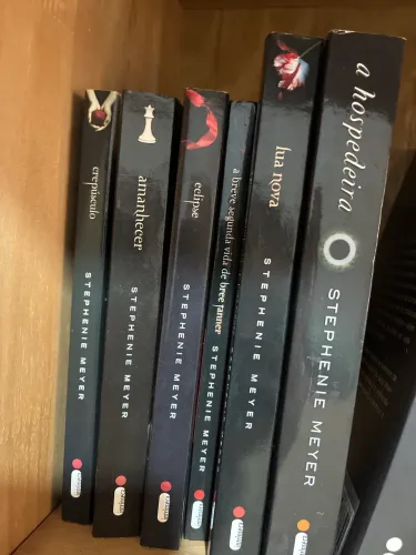 Kit livros Saga Crepúsculo + A Hospedeira Stephanie Meyer