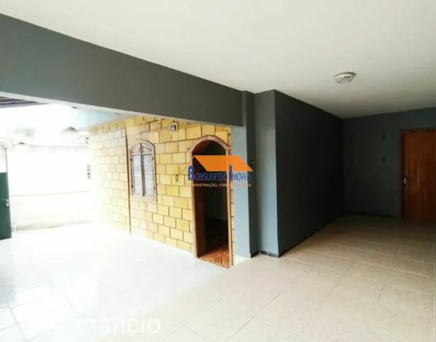Casa de 4 quartos no bairro Fernão Dias