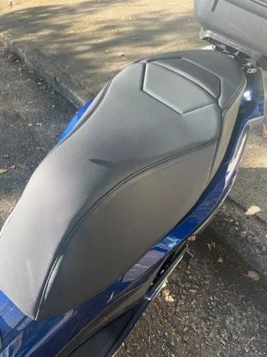 Capa de Banco Comfort GV Bancos Honda PCX +1cm Espuma - Estado de Nova