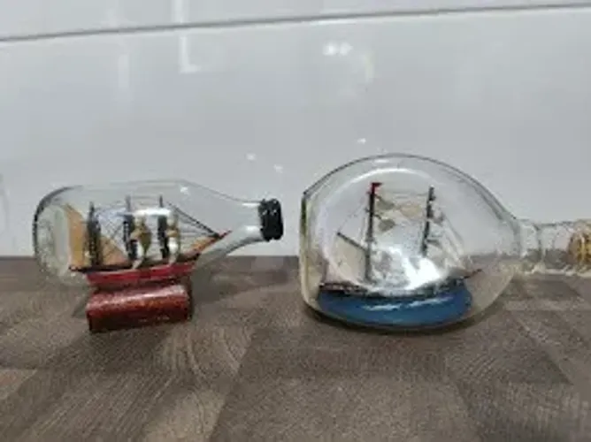 Kit 2 Artesanato Miniatura Barcos em Garrafa