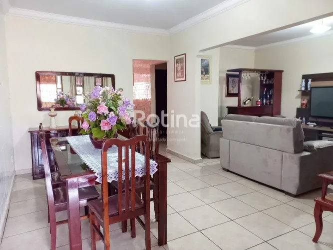 Casa residencial com 5 quartos e 4 suítes à venda no Cidade Jardim, Uberlândia