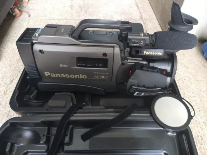 Filmadora Panasonic M9000 com maleta
