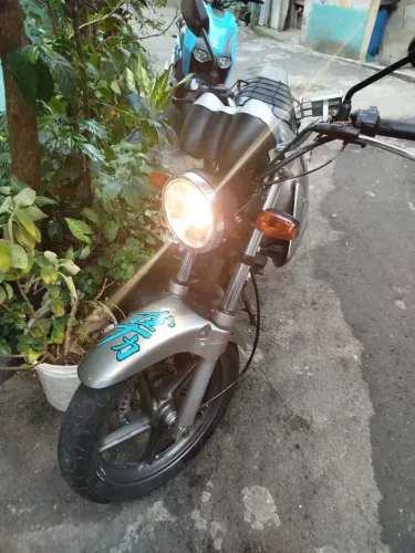 Twister 2008 cinza