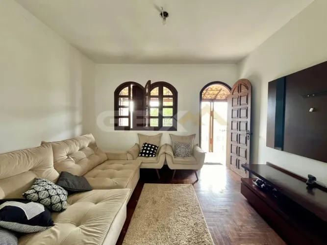 Casa à venda no bairro São Judas, 3 quartos sendo 1 suíte.