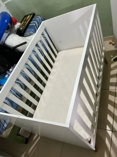 Vendo um berço com colchão