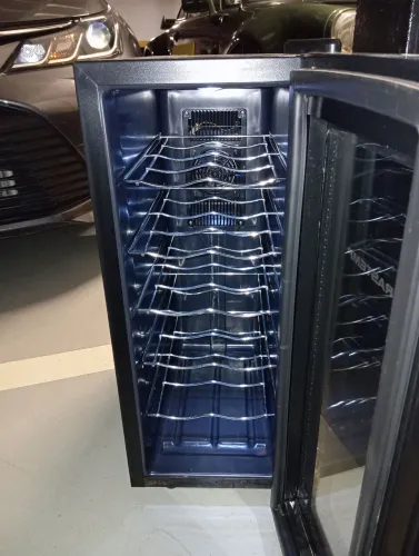 Agega 12 garrafas de vinhos Eletrolux 127v