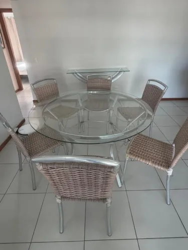 Mesa de vidro com 6 cadeiras
