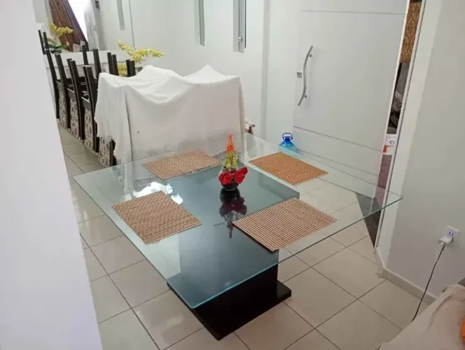 Mesa de vidro Linda