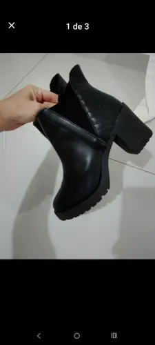 Bota preta de couro número 35