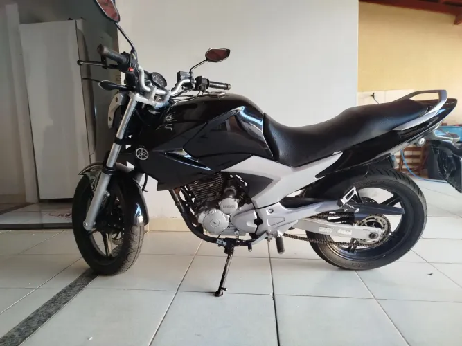 Vendo Yamaha Fazer ys250 R$12.500,00 pneus zero