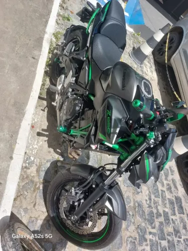 Kawasaki z650 23\24 com apenas 3.200 Km Aceito troca em versys ou v strom a partir de 2023