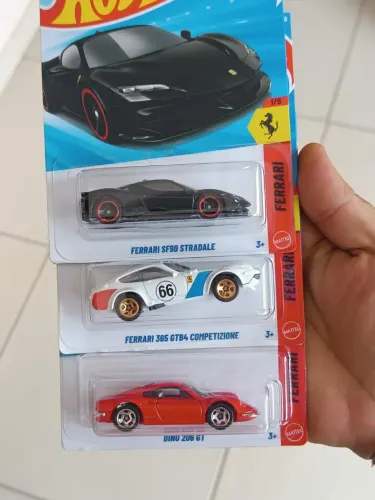 Hotwheels Ferrari 3 unidades 