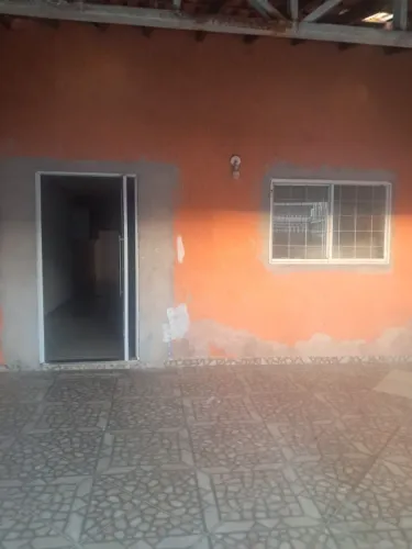 Alugo casa três quartos no riacho fundo ll valor 1700