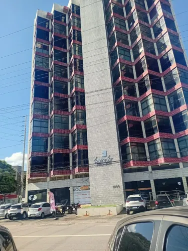 Sala comercial na Av. Dom Pedro II com ótima localização.