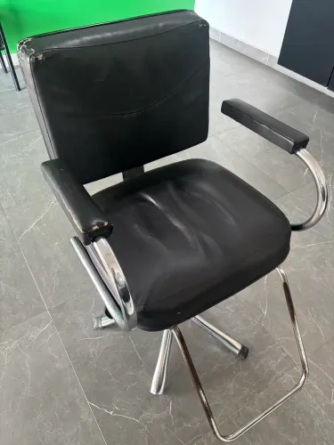 Cadeira, lavatório, armário, bancada e espelho para barbearia 
