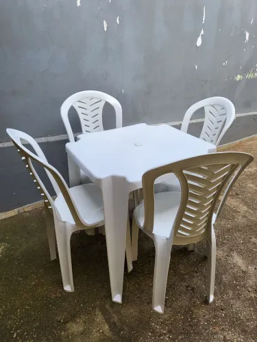 Jogo de mesa 4 cadeiras