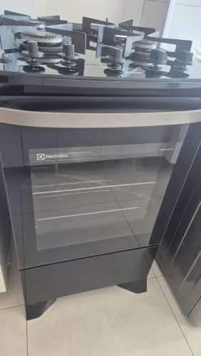 Fogão 4 bocas Electrolux, vidro temperado preto
