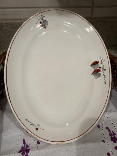 Travessa em porcelana santo Eugênio,com pintura manual