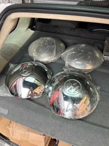 Jogo calotas novas cromadas Fusca Kombi abauladas 5 furos 