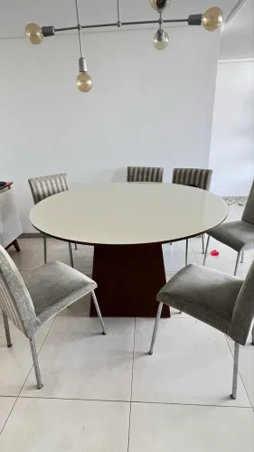 Mesa de jantar com 6 cadeiras