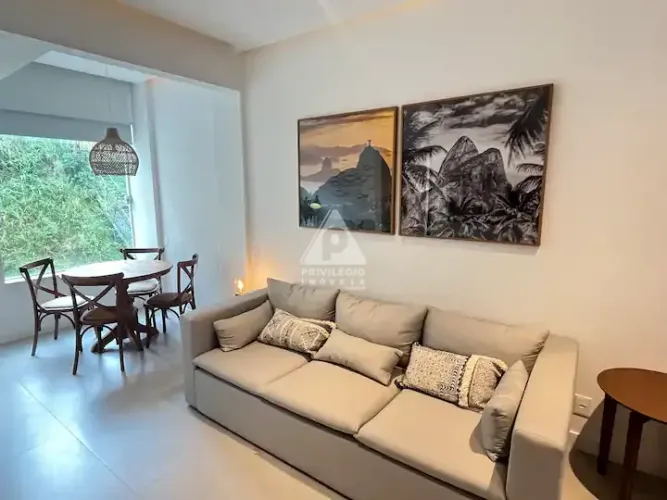 Excelente Apartamento Reformado com 2 Quartos e Dependência Completa em Ipanema  Próximo a
