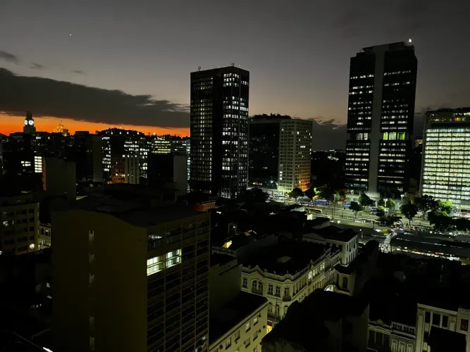 Conjugado MOBILIADO no centro do RJ - Largo de São Francisco de Paula -