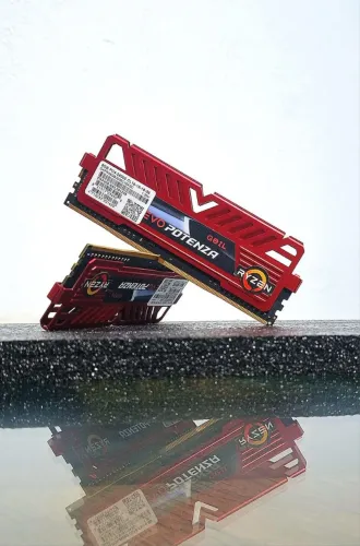 DUAS MEMÓRIAS RAM DDR4 2X8GB